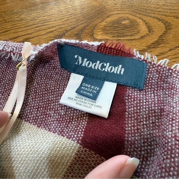 ModCloth Blanket Scarf NWT - Picture 4 of 5